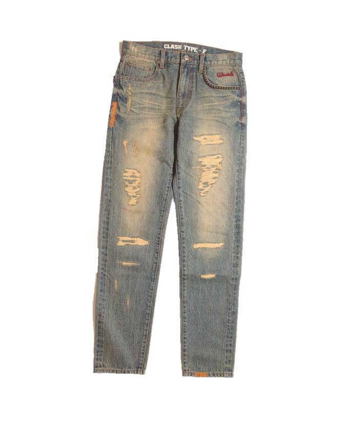 WESICK Tear Jeans　NT.3400 從口袋的洗舊鉚釘 , 整體的仿舊刷色及破壞呈現出復古濃厚的搖滾氛圍，大腿處及後方的抓皺洗色增添立體感之外更能修飾身形輪廓。