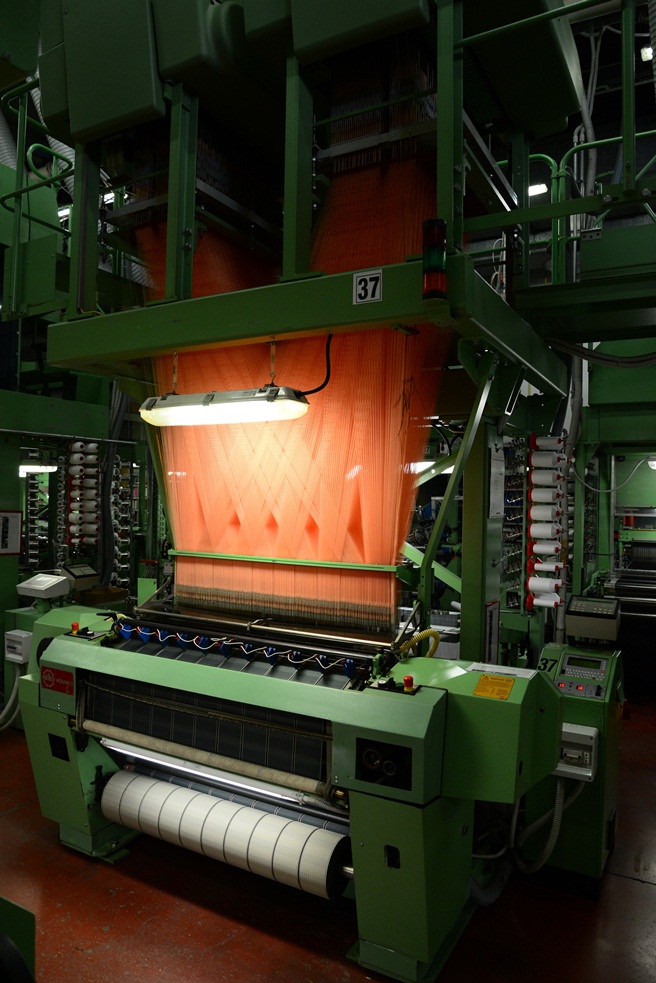 Weaving_machine_at_the_Avery_Dennison_facility_in_Italy_FULL_original