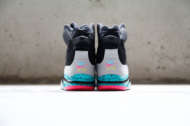 a-closer-look-at-the-nike-air-command-force-lack-wolf-grey-hyper-jade-hyper-pink-3