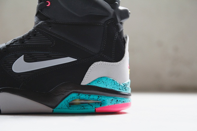 a-closer-look-at-the-nike-air-command-force-lack-wolf-grey-hyper-jade-hyper-pink-6