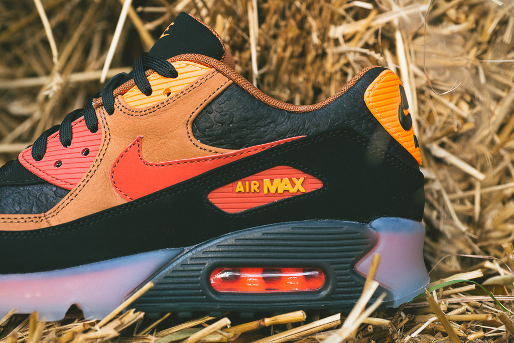 a-closer-look-at-the-nike-air-max-90-ice-halloween-2