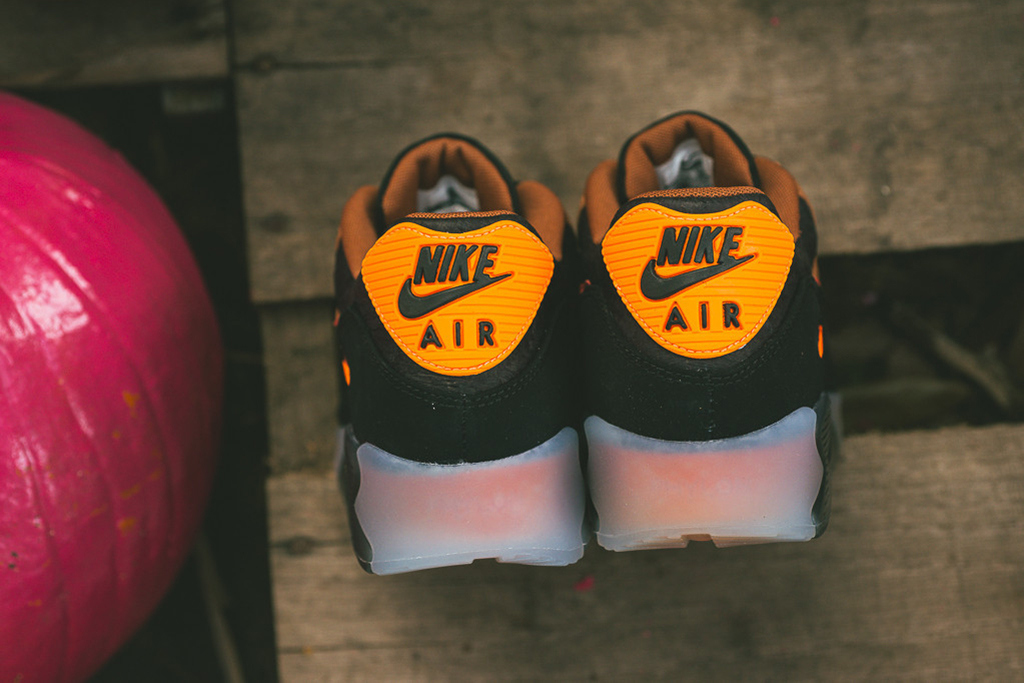 a-closer-look-at-the-nike-air-max-90-ice-halloween-4