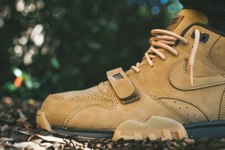 a-closer-look-at-the-nike-air-trainer-1-mid-premium-nsw-flax-collection-3