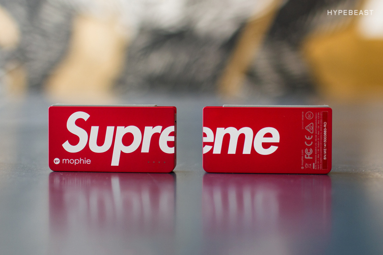 a-closer-look-at-the-supreme-x-mophie-power-reserved-1
