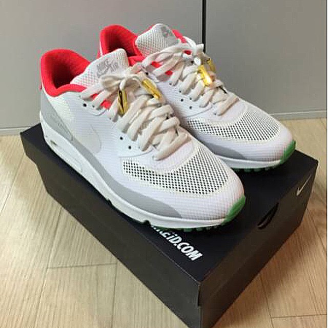 nike-id-yeezy-spotight-air-max-90-hyperfuse-pure-platinum