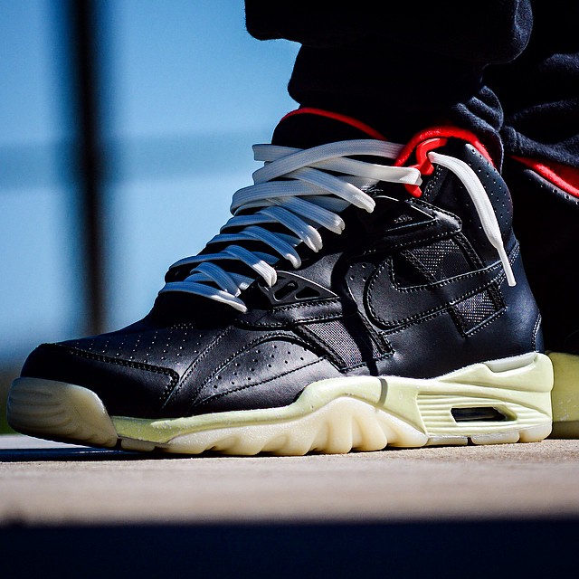 nike-id-yeezy-spotight-air-trainer-sc-high-solar-red