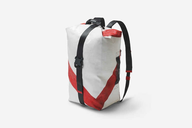 freitag-unveils-voyager-travel-rucksack-3-960x640