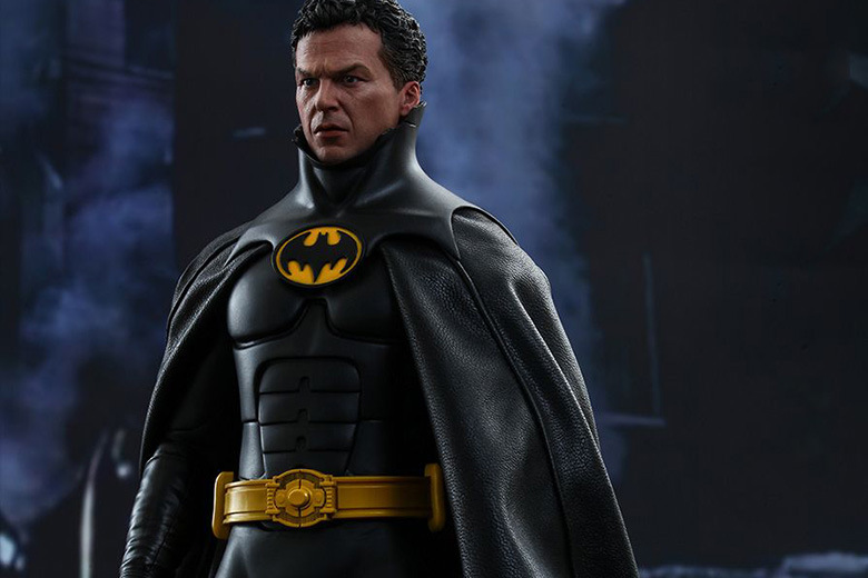 batman-and-bruce-wayne-1-6th-scale-collectible-figure-3