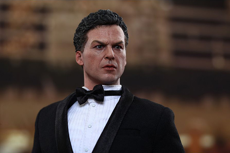 batman-and-bruce-wayne-1-6th-scale-collectible-figure-6