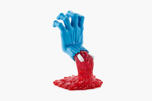 kidrobot-screaming-hand-vinyl-figure-keychain-04-630x420