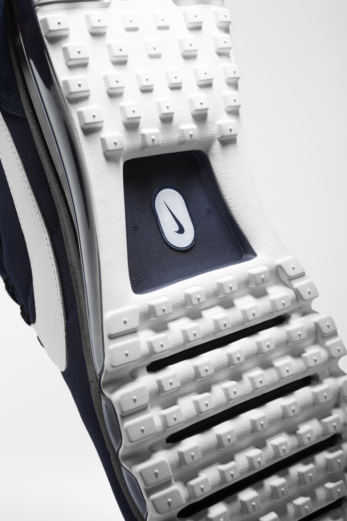 Nike Air Max 2014 的全掌式 Nike Air Max 氣墊具備輕盈靈活的緩震效果。