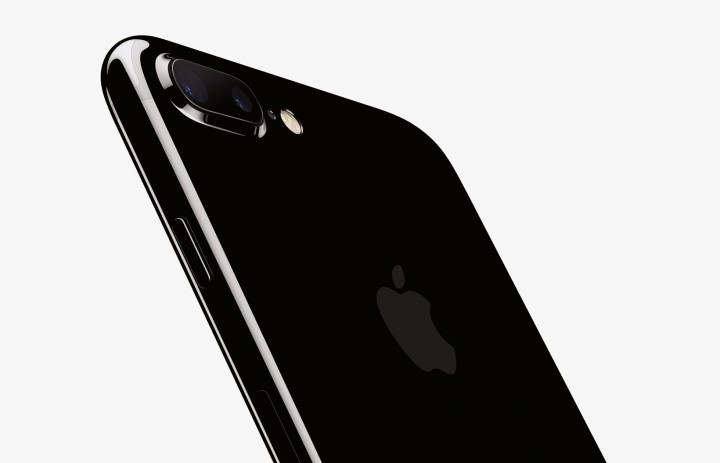 apple-iphone-7-jet-black-scratch-1014