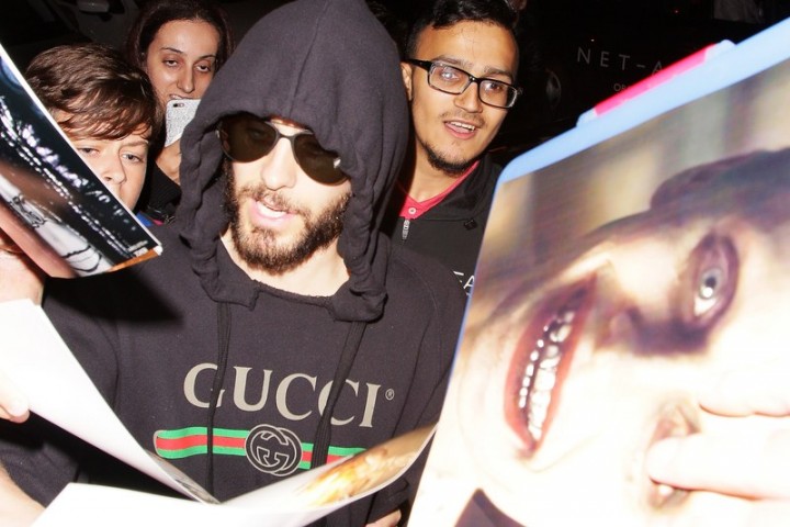jared-leto-gucci-swerves-2016-08-03-16