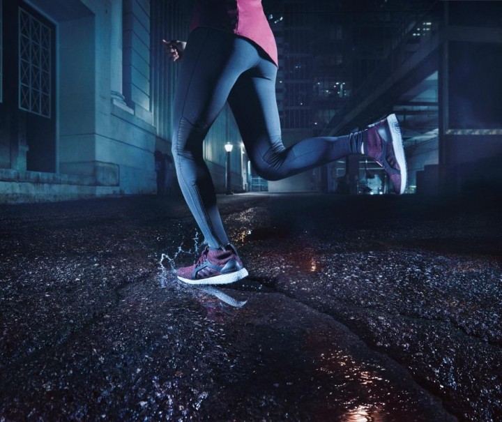 5.全新UltraBOOST All Terrain系列跑鞋的設計讓跑者無論碰到下雨、天色暗或冷天氣都能盡情奔馳。