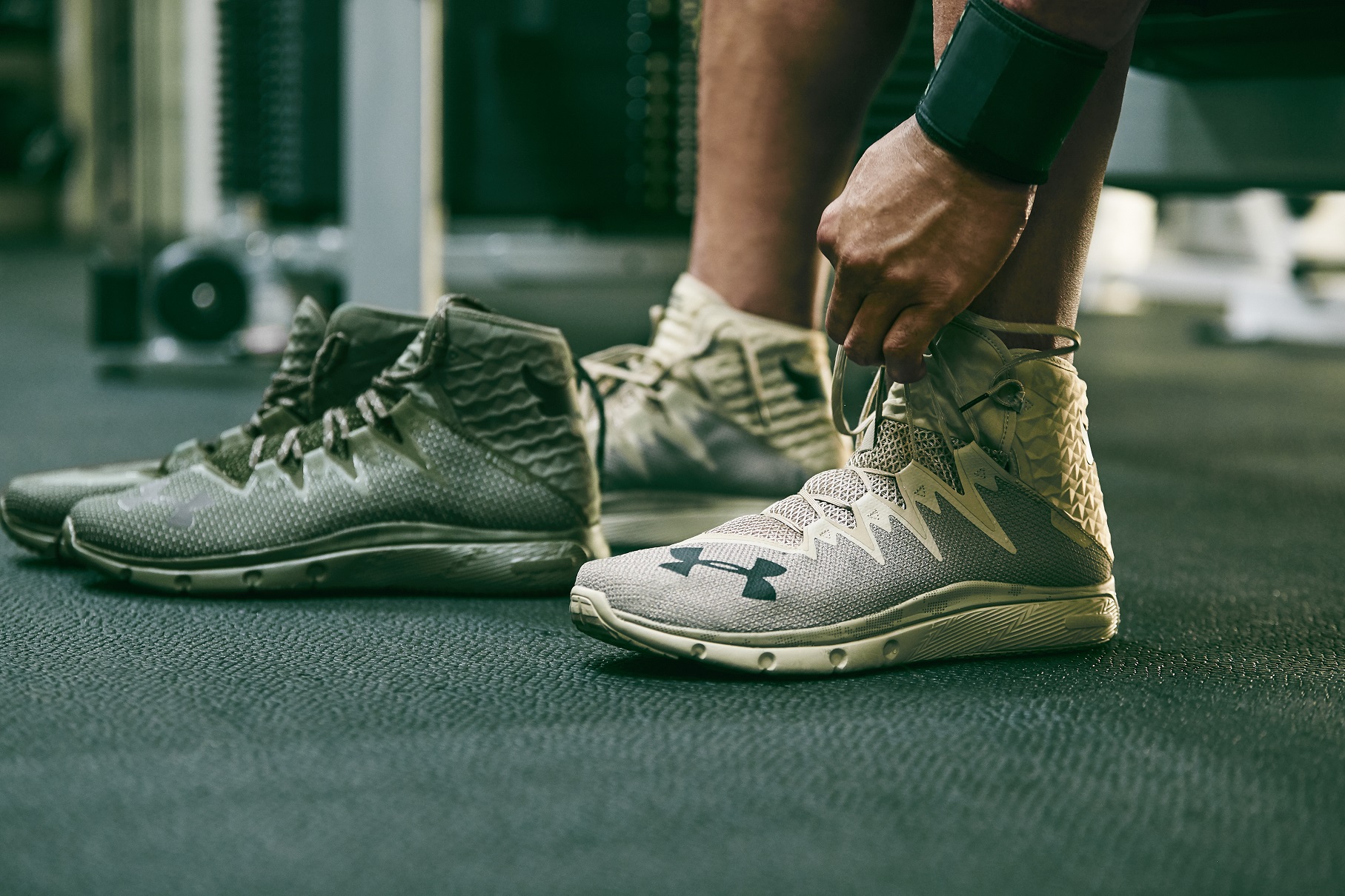 Rock Delta鞋款包含米白色的海軍陸戰隊配色與軍綠色系的陸軍配色，向在戰場的英雄致敬