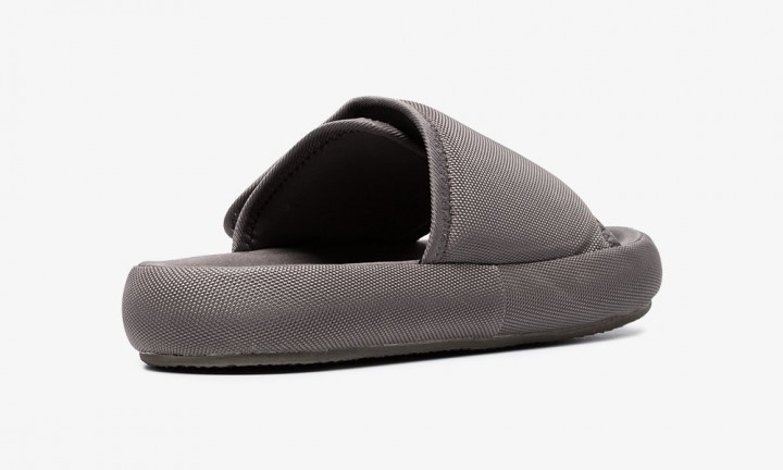yeezy-grey-flatform-slippers_12578619_13077753_1000
