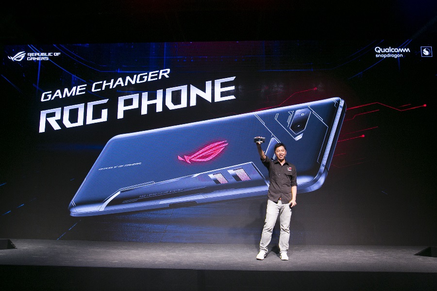ROG Phone是專為高效能手機遊戲而設計的創新性6吋智慧型手機。