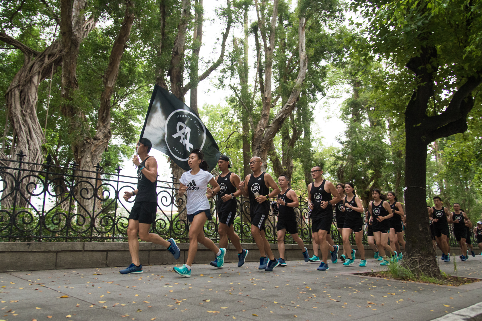 7.體能訓練後，台灣知名跑將陳宇璿擔任領跑員，帶領adidas runners在台北街頭試跑。