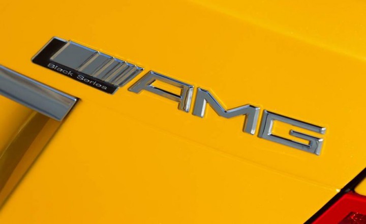 2012-mercedes-benz-c63-amg-coupe-black-series-badge-photo-431458-s-986x603