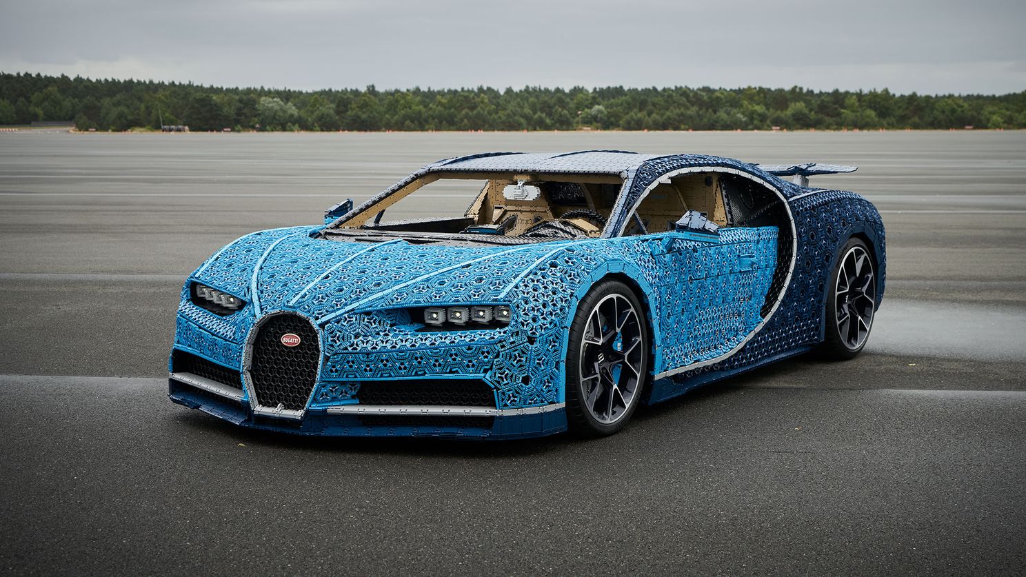 谁能比 LEGO 还疯狂！1:1 乐高版 Bugatti Chiron 真的能开上路啦！