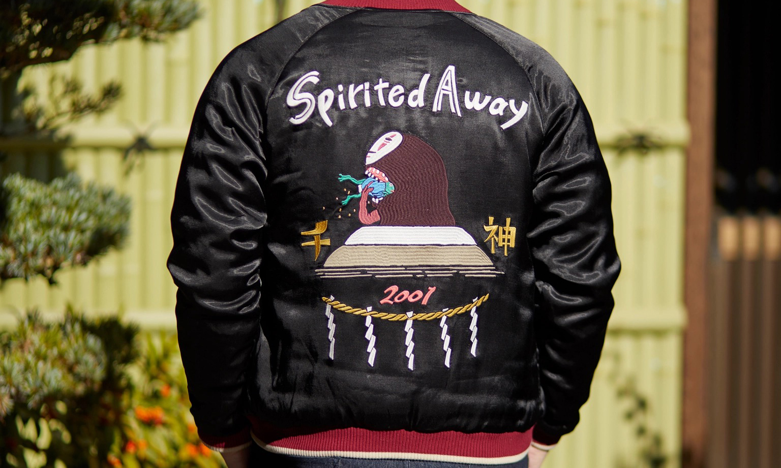 不要吃太胖，會被殺掉！吉卜力釋出《神隱少女》棒球外套「刺繡無臉男」太傳神！