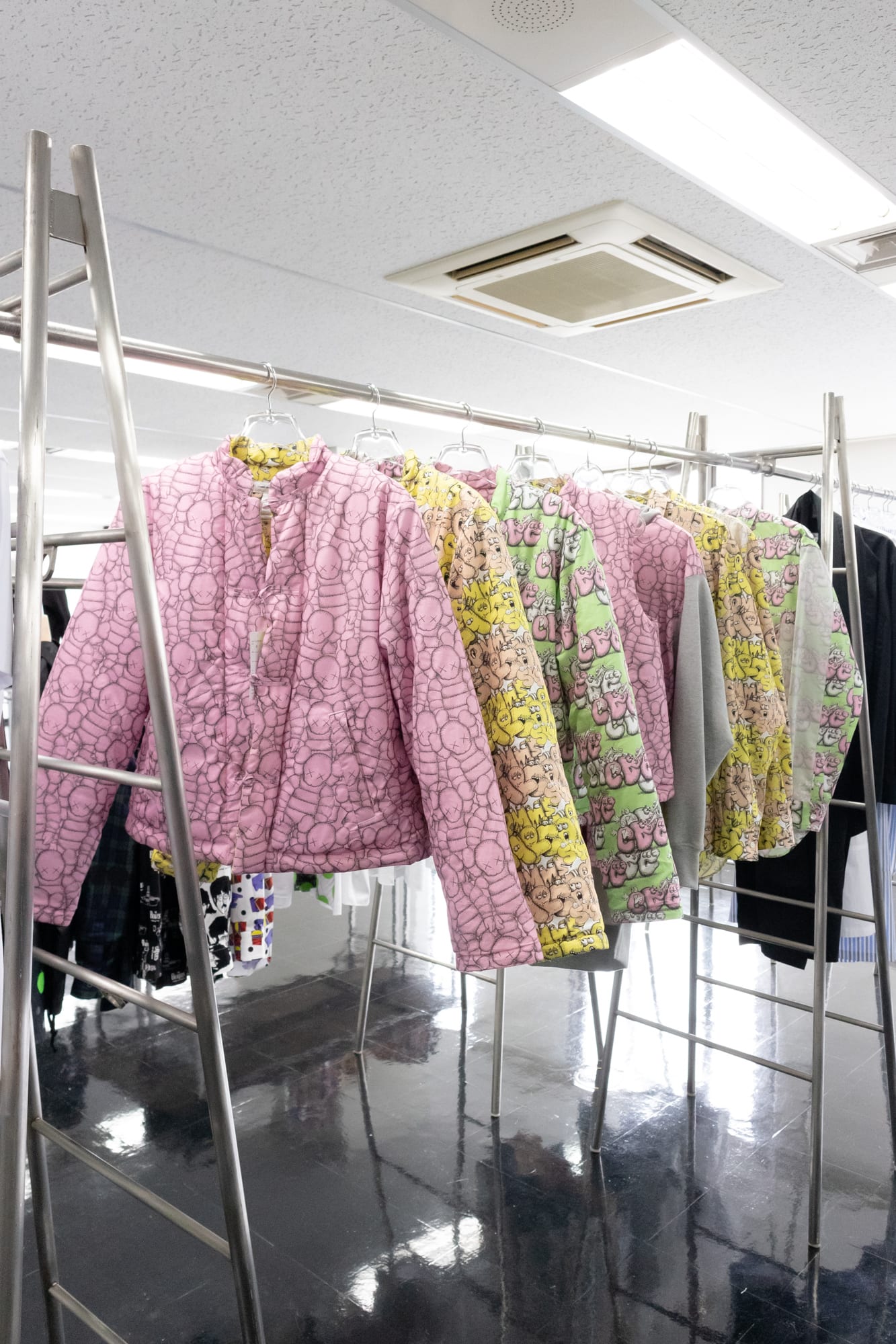 全新話題之作－COMME des GARÇONS SHIRT x KAWS 膠囊系列預覽