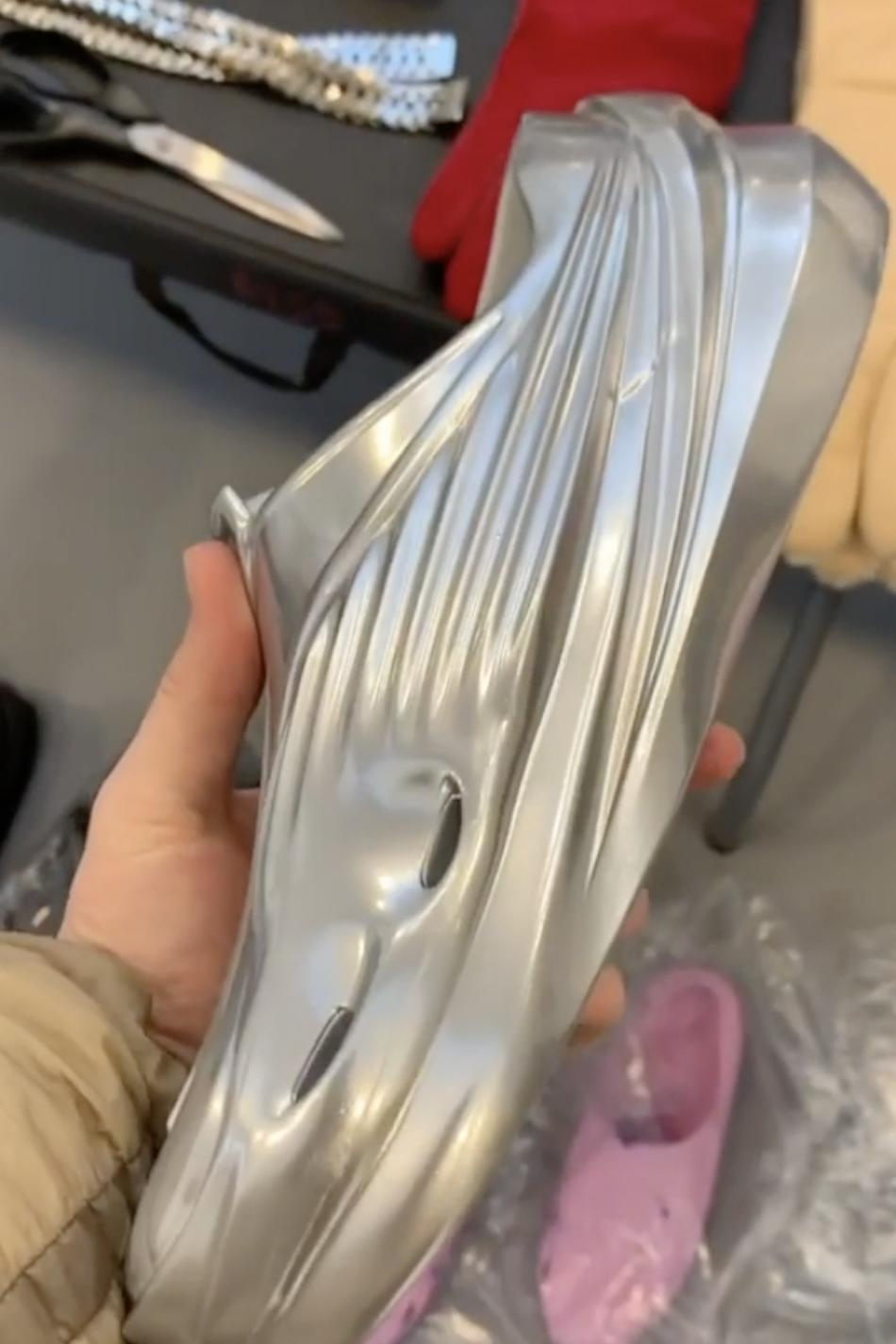 受到這雙 YEEZY 外型最狂的鞋啟發？Nike Team 合作設計師曝光「你沒自信，就難駕馭的爆款」