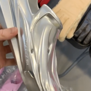 受到這雙 YEEZY 外型最狂的鞋啟發？Nike Team 合作設計師曝光「你沒自信，就難駕馭的爆款」