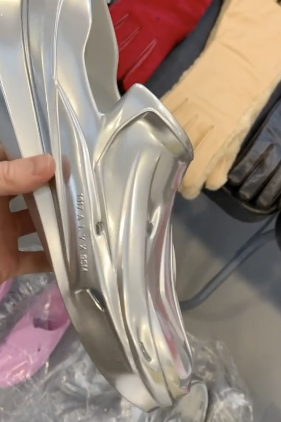 受到這雙 YEEZY 外型最狂的鞋啟發？Nike Team 合作設計師曝光「你沒自信，就難駕馭的爆款」