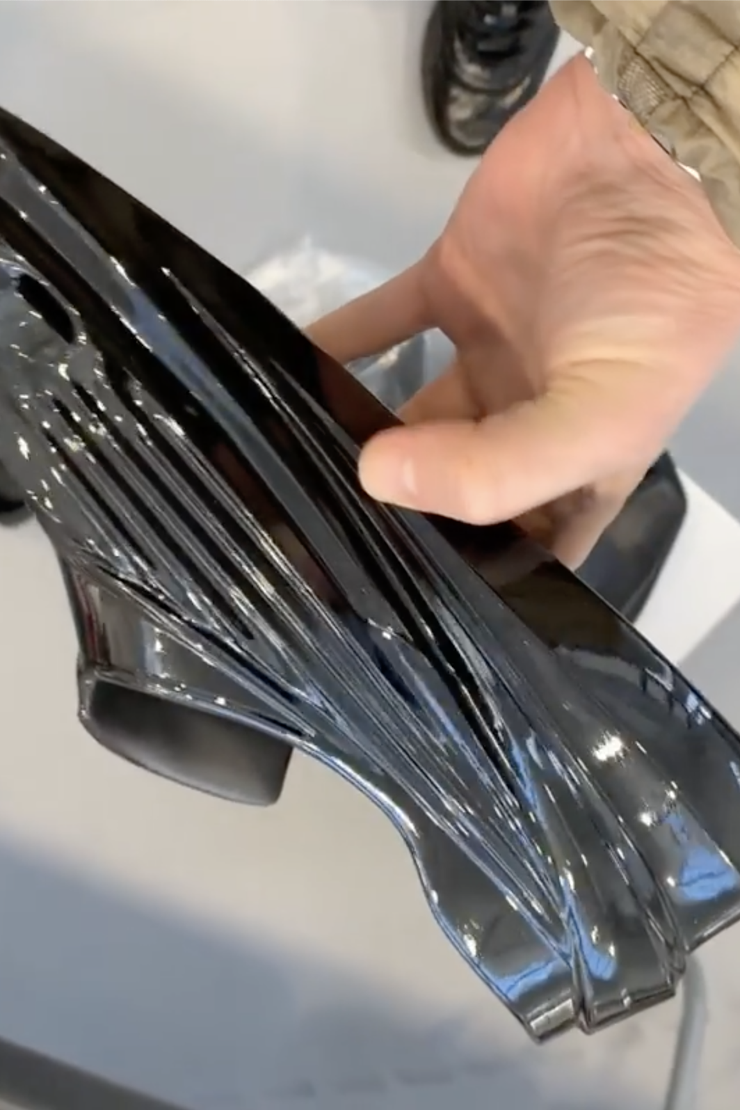 受到這雙 YEEZY 外型最狂的鞋啟發？Nike Team 合作設計師曝光「你沒自信，就難駕馭的爆款」