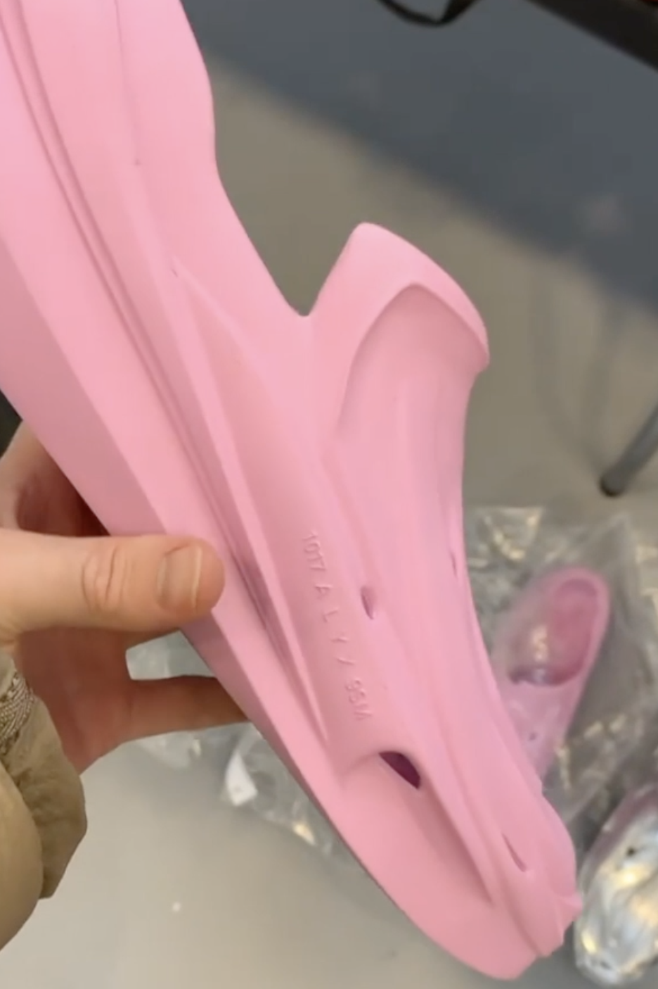 受到這雙 YEEZY 外型最狂的鞋啟發？Nike Team 合作設計師曝光「你沒自信，就難駕馭的爆款」