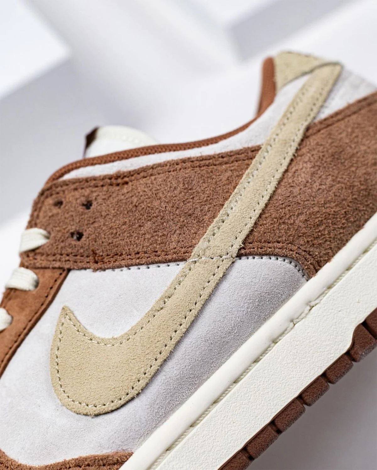 天竺鼠車車狂粉必收！Nike Dunk Medium Curry 將於「這天」於 nike.com 正式開賣，麂皮質感超爆棚！