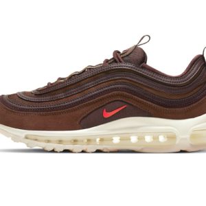 這雙 Nike 新款 Air Max 97 聯名配色的設計感，很適合外表酷帥、內心可愛的你吧