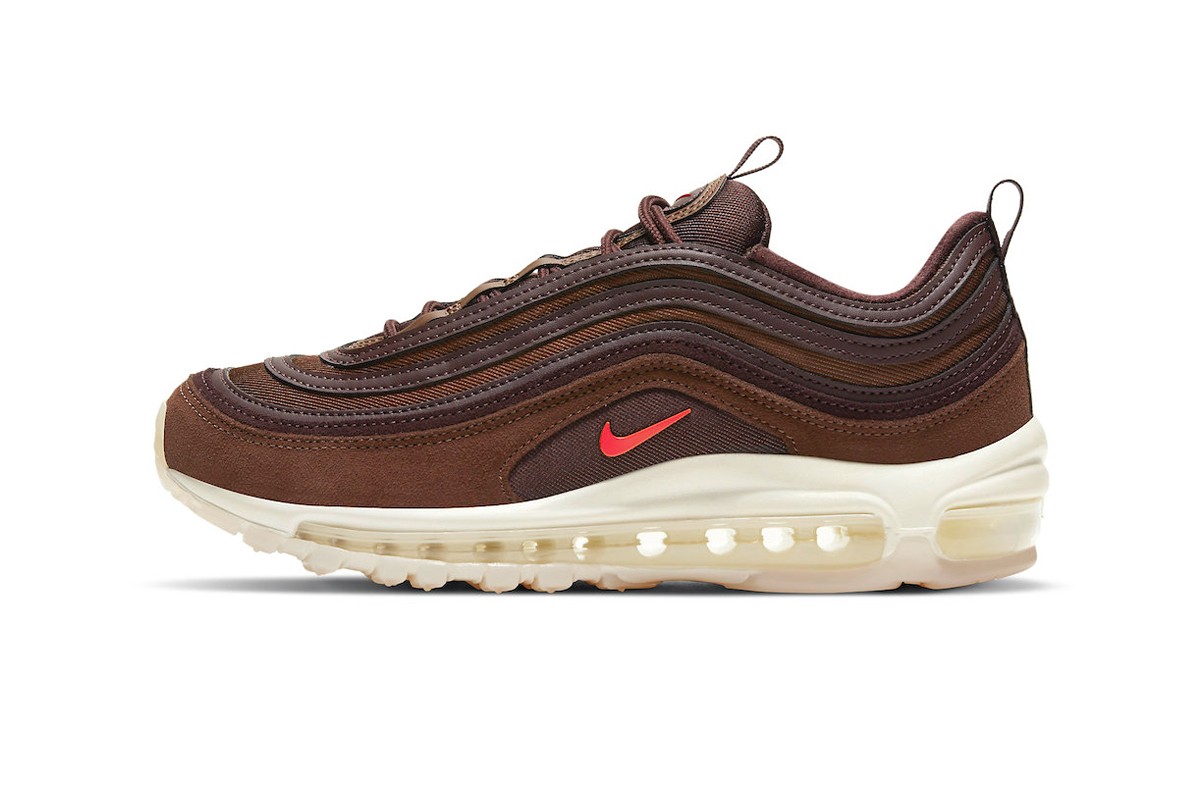 這雙 Nike 新款 Air Max 97 聯名配色的設計感，很適合外表酷帥、內心可愛的你吧