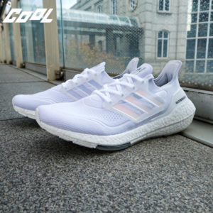 COOL 開箱｜鞋櫃裡總要有雙白帥帥的鞋！adidas Ultraboost 21 “Triple White” 實鞋近賞，質感、舒適再度提升？