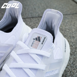 COOL 開箱｜鞋櫃裡總要有雙白帥帥的鞋！adidas Ultraboost 21 “Triple White” 實鞋近賞，質感、舒適再度提升？