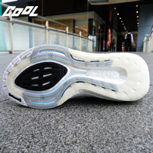 COOL 開箱｜鞋櫃裡總要有雙白帥帥的鞋！adidas Ultraboost 21 “Triple White” 實鞋近賞，質感、舒適再度提升？