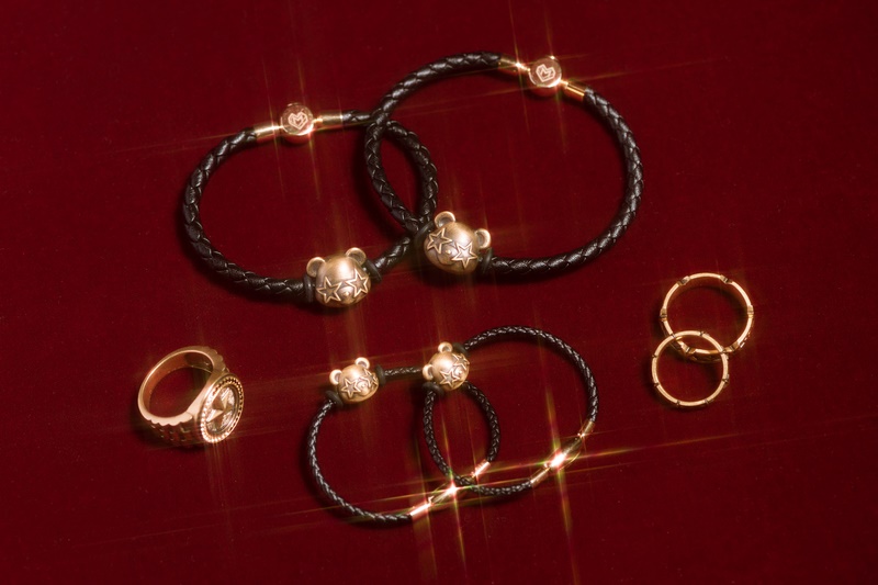 周董收到的生日大禮你也能擁有！ PHANTACi 攜手周大福「 MONOLOGUE」推出聯名限量 J 系列金飾！