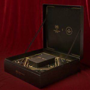 周董收到的生日大禮你也能擁有！ PHANTACi 攜手周大福「 MONOLOGUE」推出聯名限量 J 系列金飾！