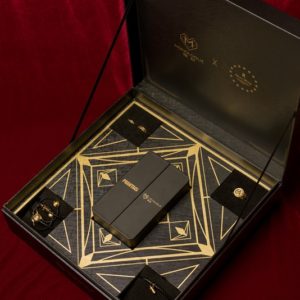 周董收到的生日大禮你也能擁有！ PHANTACi 攜手周大福「 MONOLOGUE」推出聯名限量 J 系列金飾！