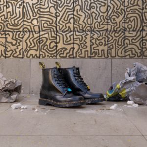 攜手傳奇藝術家！《Dr. Martens x Keith Haring》塗鴉靴款即將登場，象徵反叛街頭的精神本格！