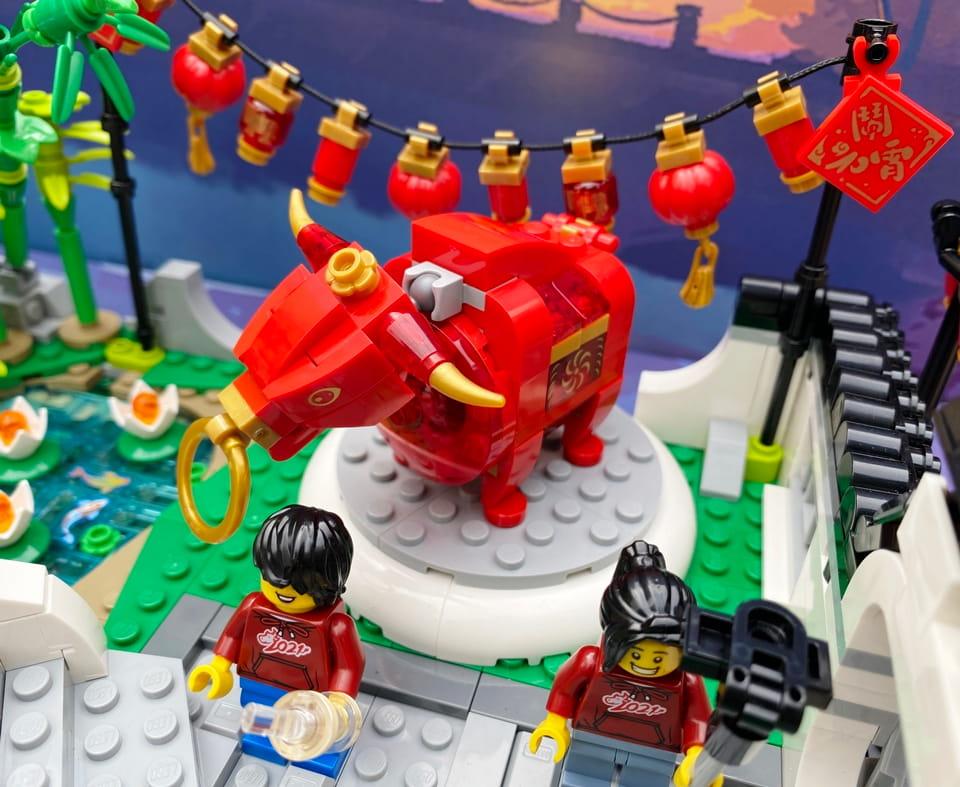 2021 走春打卡推薦！ 6 米巨型牛年樂高人偶台北信義區街頭迎新年