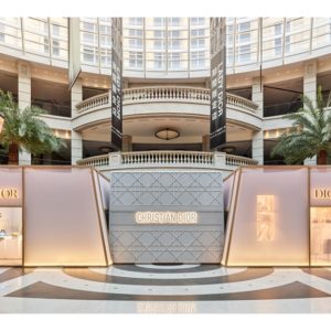 血拚兼逛藝術展！「LADY DIOR期間限定店」正式在台北 BELLAVITA 寶麗廣場開催！