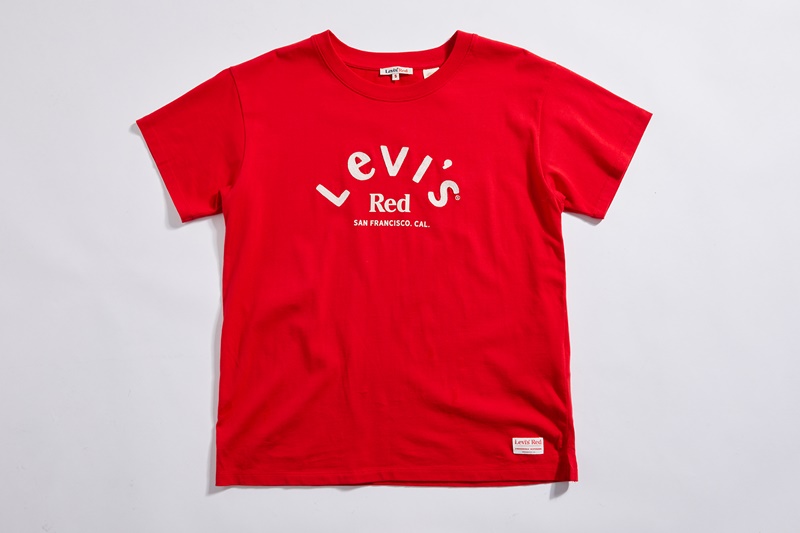 LEVI’S® RED 廓型上身 完整型塑赤吒風型