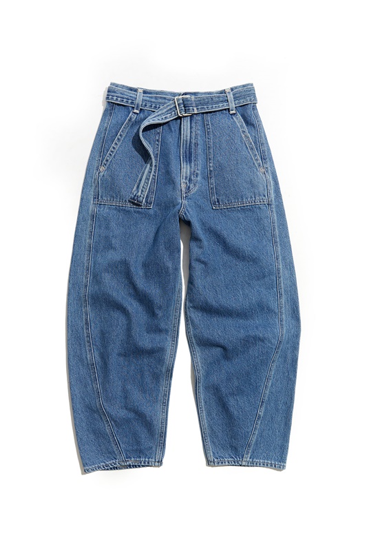 LEVI’S® RED 女褲大玩「中性寬闊」 可鹽可甜「帥」性穿著走！
