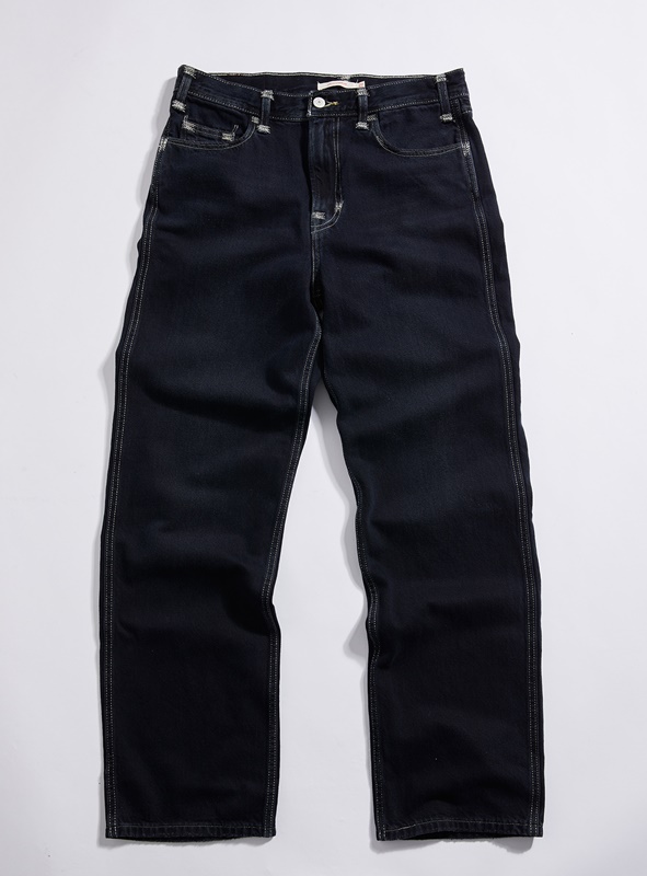 LEVI’S® RED 女褲大玩「中性寬闊」 可鹽可甜「帥」性穿著走！