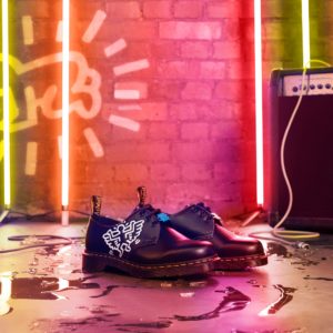 攜手傳奇藝術家！《Dr. Martens x Keith Haring》塗鴉靴款即將登場，象徵反叛街頭的精神本格！