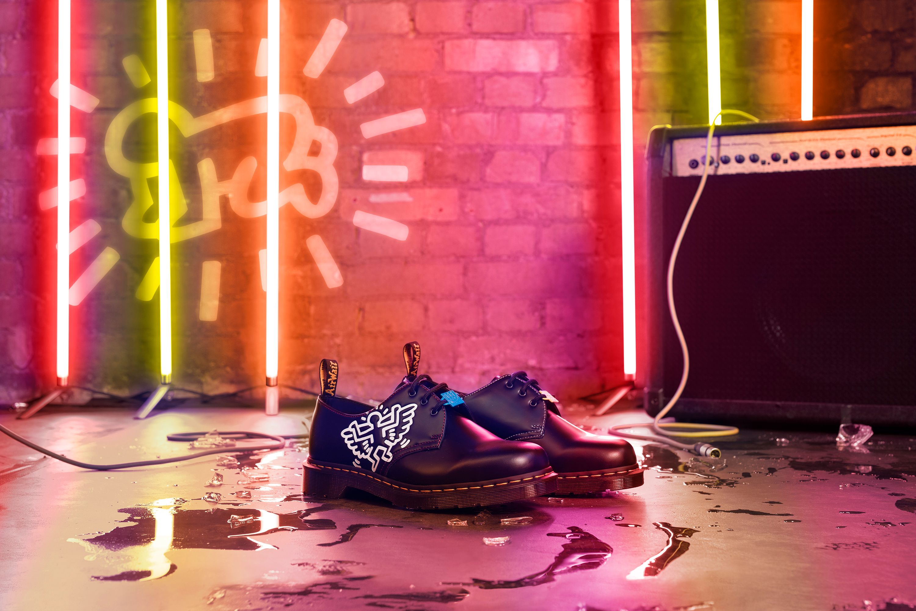 攜手傳奇藝術家！《Dr. Martens x Keith Haring》塗鴉靴款即將登場，象徵反叛街頭的精神本格！
