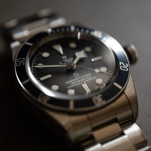 全球鬼罕限量 50 只！ UNDEFEATED x TUDOR 聯乘 Black Bay 潛水錶款正式現身