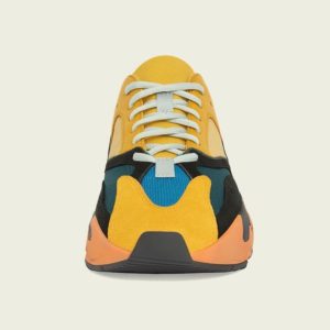 手機都嚇飛了！本月底發售的 YEEZY BOOST 700　真似跟《火影忍者》漩渦鳴人聯名